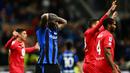 Reaksi kecewa pemain Inter Milan, Romelu Lukaku setelah laga lanjutan Liga Italia 2022/2023 melawan Monza di Giuseppe Meazza, Milan, Minggu (16/04/2023) WIB. Nerazzurri kalah dengan skor 0-1. (AFP/Gabriel Bouys)