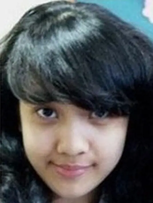 Anya Geraldine saat masih SMA memiliki gaya rambut berponi yang tutupi dahi. Momen Anya dengan rambut berponi ini menunjukkan sisi feminin Anya yang sudah terlihat sedari SMA. Paras menawan sedari dulu ini menjadi bukti bahwa kecantikan Anya memang tak pernah luntur. (Liputan6.com/IG/anyageraldine)