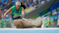 Atlet putri Brasil, Lorena Spoladore, beraksi di nomor final lompat jauh (T11) Paralimpiade Rio 2016 di Olympic Stadium, Rio de Janeiro, Brasil, (16/9/2016). (Simon Bruty for OIS/IOC via AFP).