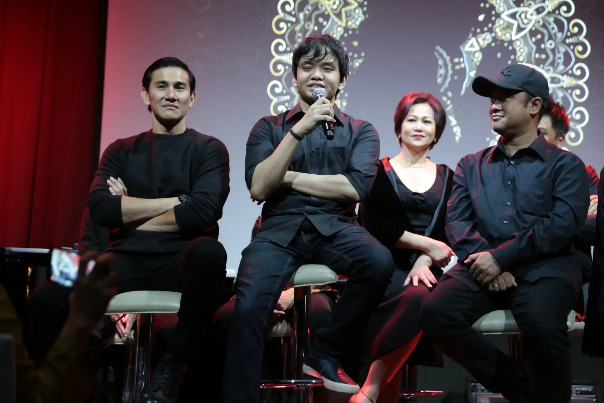 Menjadi sutradara dalam film berjudul Chrisye, Rizal Mantovani mengambil sisi yang berbeda dari legenda pop tanah air tersebut. (Adrian Putra/Bintang.com)