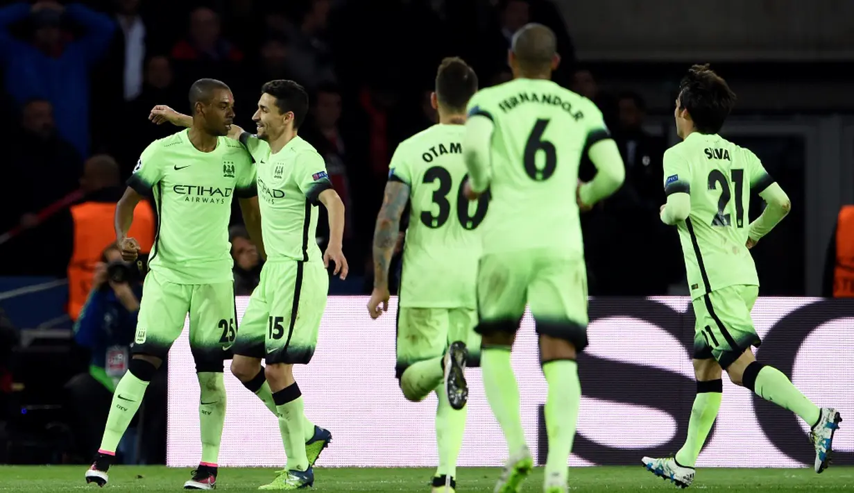 Ekspresi pemain Manchester City, Fernandinho, setelah mencetak gol ke gawang PSG pada leg pertama perempat final Liga Champions di Stadion Parc des Princes, Paris, Kamis (7/4/2016) dini hari WIB. (AFP/Miguel Medina)