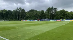 Lapangan latihan Timnas Skotlandia di New England Revolution Training Center, Boston, Amerika Serikat, tampak siap digunakan untuk sesi latihan resmi jelang laga lanjutan Grup C Piala Dunia 2026, Kamis (18/6/2026). Rumput yang terawat dan berbagai perlengkapan latihan telah dipersiapkan untuk mendukung persiapan skuad asuhan Steve Clarke. (KLY Sports/Hery Kurniawan)