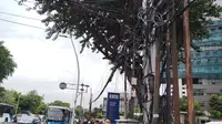 Kabel Semrawut di Jakarta Bikin Geleng-geleng, Warga: Mengganggu dan Berbahaya