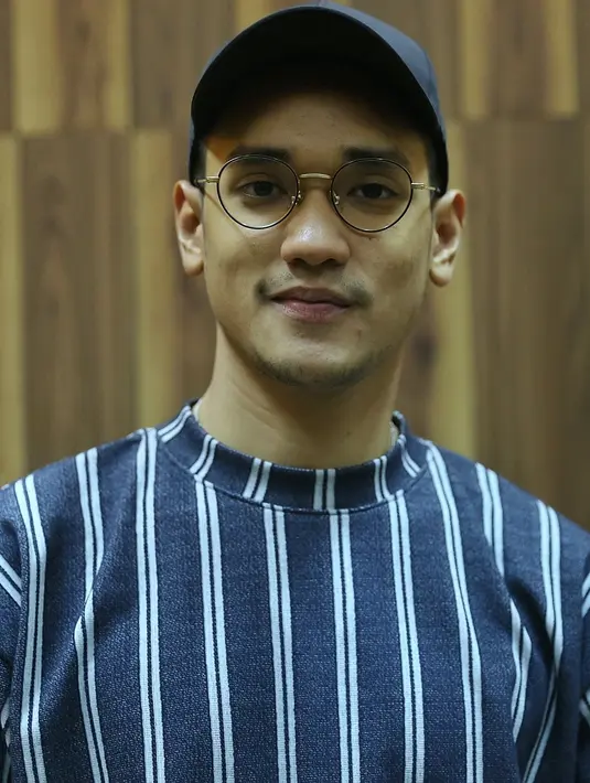 "Paling yaitu bagian-bagian medley yang agak susah tapi kalau buat kita nyanyiin lagu Isyana atau Rendy udah terbiasa ya karena kita udah beberapa kali bikin acara bareng, promo juga bareng," sambungnya.(Nurwahyunan/Bintang.com)
