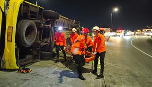 Bus kecelakaan di exit Tol Semarang