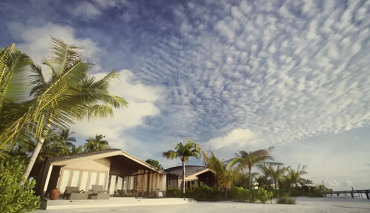 Villa yang menjadi tempat menginap bagi Ringgo Agus Rahman dan sang istri di Maldives. Tak heran jika mereka memilih destinasi tersebut lantaran cocok menjadi tempat singgah yang nyaman dan indah. (via instagram/@ringgoagus)