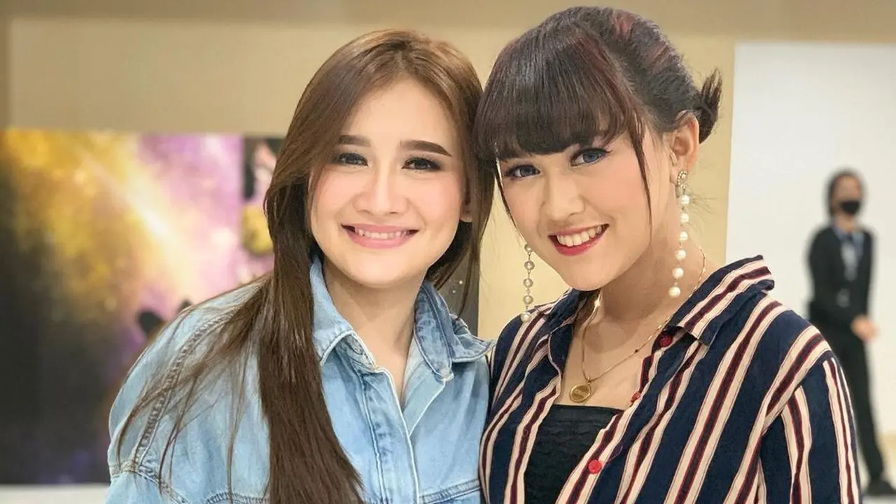 6 Potret Persahabatan Happy Asmara dan Lyia Amelia, Tampil Bak Saudara