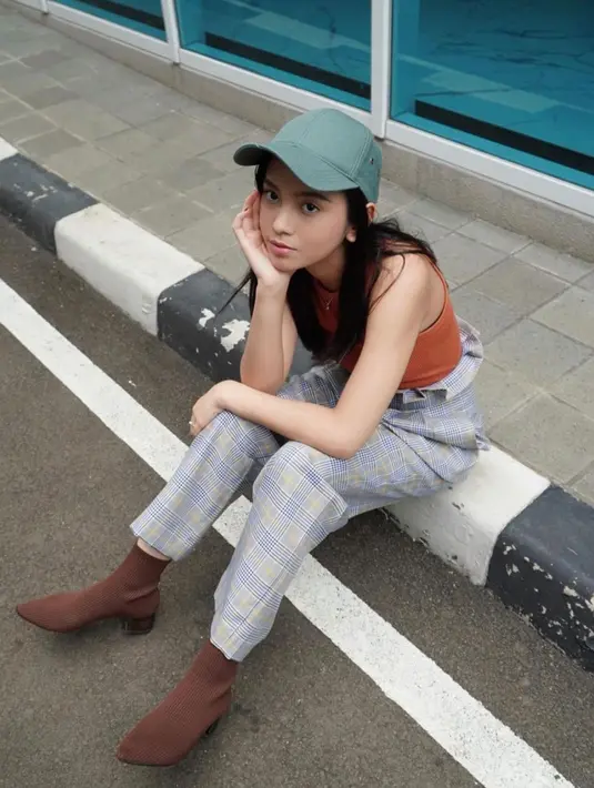 <p>Tartan pants adalah fashion item yang wajib kau miliki.&nbsp;(instagram/lyodraofficial)</p>