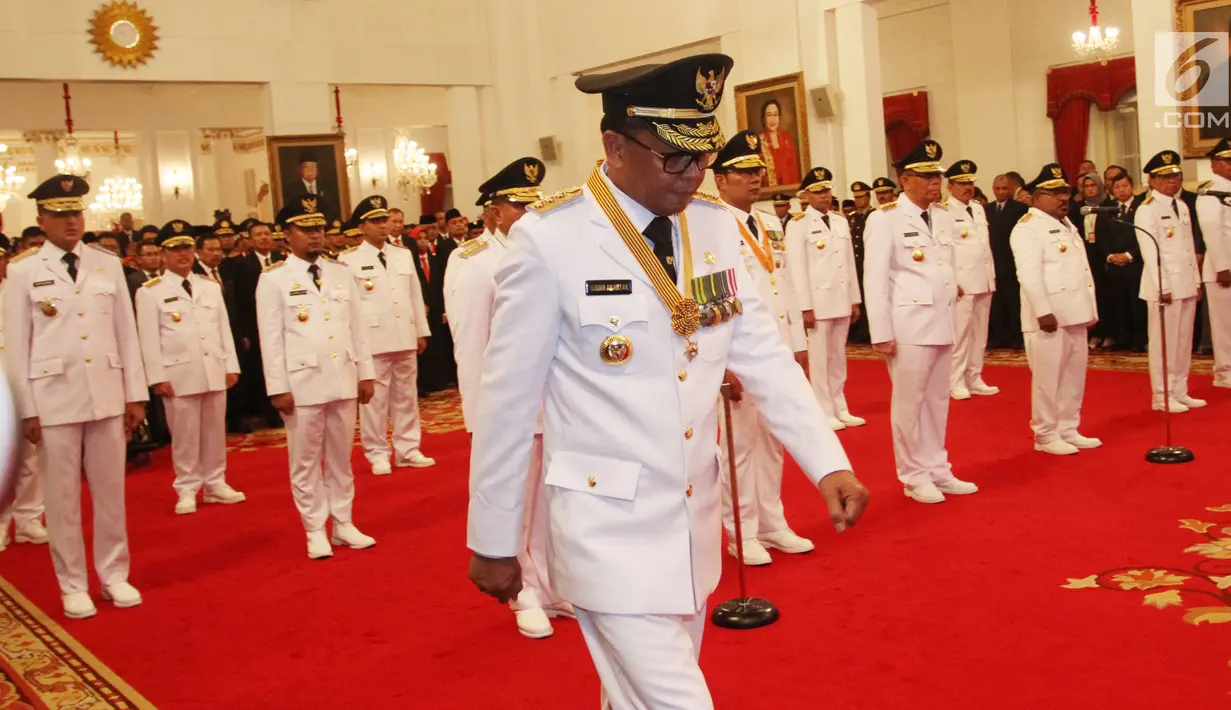 Gubernur Sulsel Nurdin Abdullah saat acara pelantikan di Istana Negara, Jakarta, Rabu (5/9). Selain Nurdin Abdullah, Presiden Jokowi juga melantik gubernur dan wakil gubernur Kalbar, Sulteng, Papua, Jabar, Jateng, Sumut, NTT, Bali. (Liputan6.com/HO/Wan)