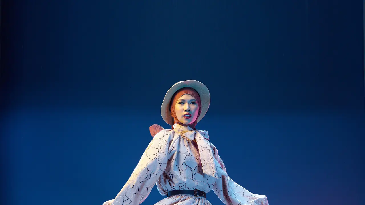 Lihat Koleksi Busana Kekinian dari 9 Brand Lokal di Jakarta Fashion Week 2022
