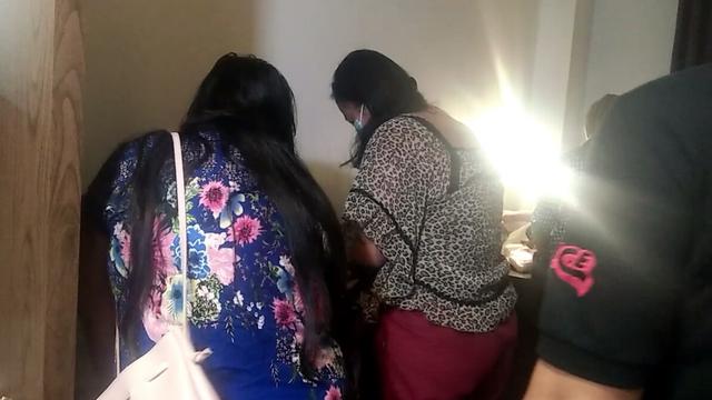 Perempuan berinisial SH (34) dan SR (24) tersebut tepergok melakukan pesta seks dengan seorang laki-laki atau threesome. (Liputan6.com/Yandhi Deslatama)