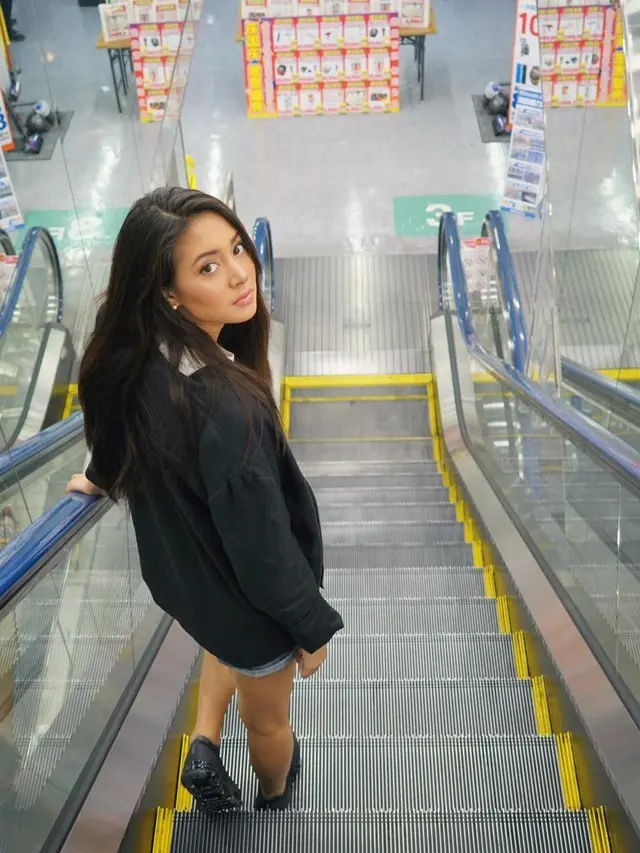 [Bintang] Aurelie Moeremans