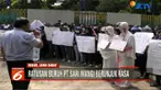 Sudah dua bulan tak membayar gaji, ratusan buruh perusahaan bubuk teh kemasan PT Sari Wangi menggelar unjuk rasa dan aksi teatrikal.