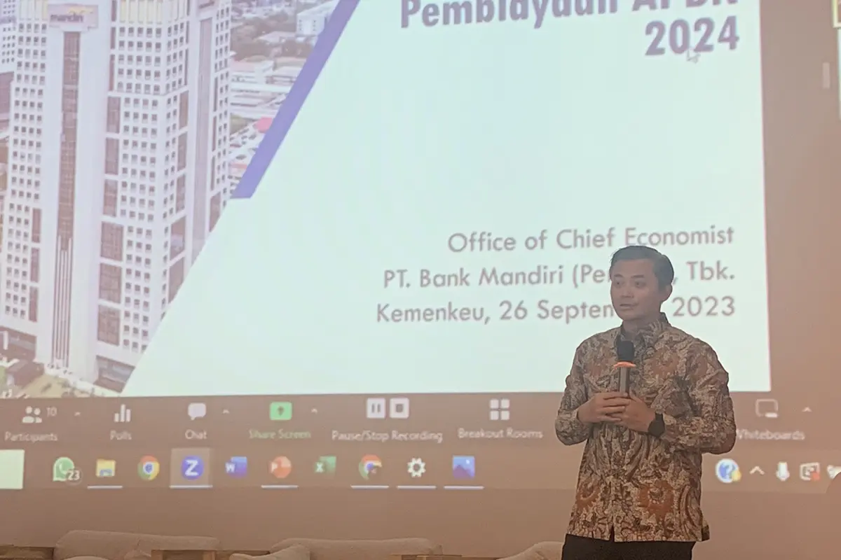 Ekonom Bank Mandiri Andry Asmoro dalam kegiatan Media Gathering Kementerian Keuangan di Puncak, Bogor pada Selasa (26/9/2023). (Tasha/Liputan6.com)