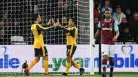 Minta Naik Gaji, Arsenal Tendang Ozil dan Sanchez?