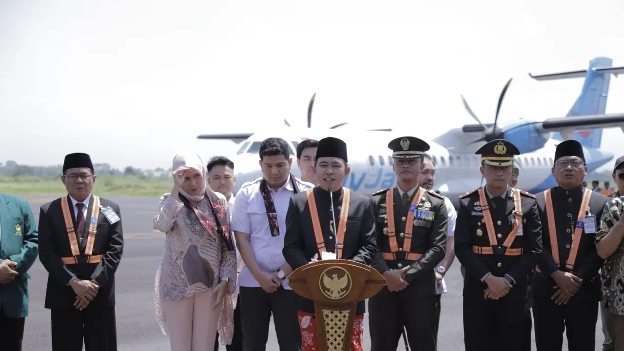 Sejarah Baru Jember! Gus Fawait Launching Rute Penerbangan Jember–Jakarta