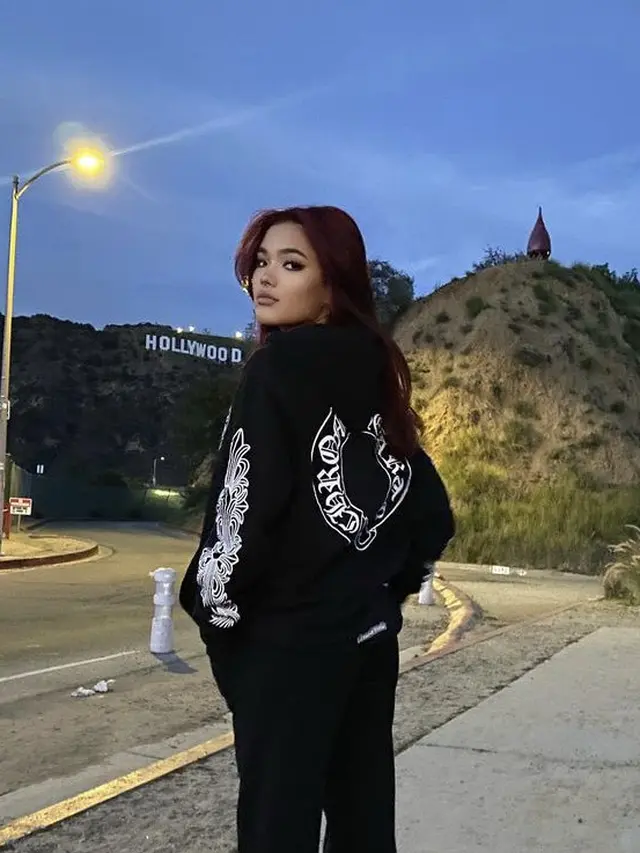 Gaya Swag Queennara Putri Liza Natalia,  credit: @queennara_h