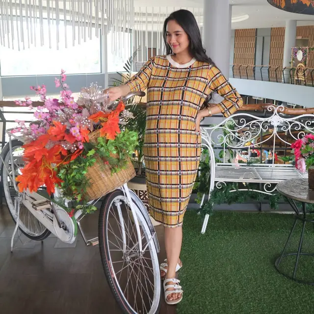 7 Gaya Baby Bump Faby Marcelia Pemeran Cucu dalam Sinetron Dunia Terbalik