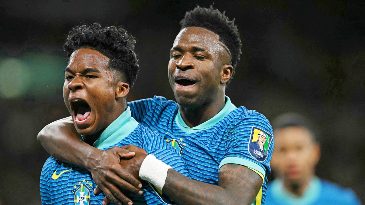 Foto: Aksi Bocah 17 Tahun Bawa Brasil Permalukan Inggris di Wembley