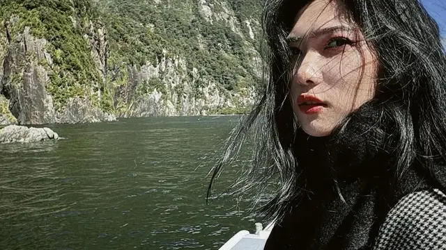 Potret Terbaru Isyana Sarasvati dengan Makeup Simple (credit: instagram/isyanasarasvati)