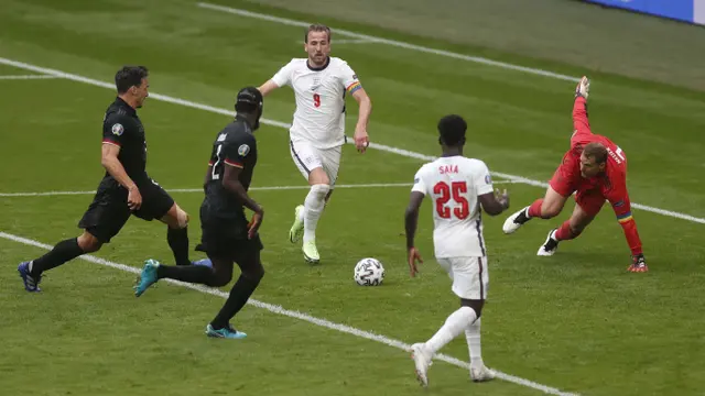 Foto Piala Eropa: Jerman Tak Berdaya, Inggris ke Perempat Final Euro 2020 Berkat Gol Sterling dan Harry Kane