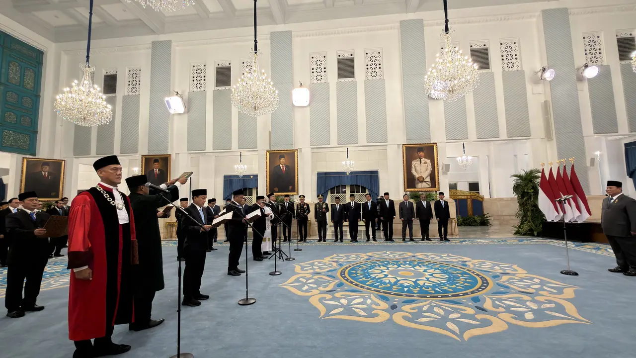 Presiden Prabowo Subianto menyaksikan pengucapan sumpah dan jabatan 9 anggota Ombudsman RI di Istana Negara Jakarta, Jumat (10/4/2026).