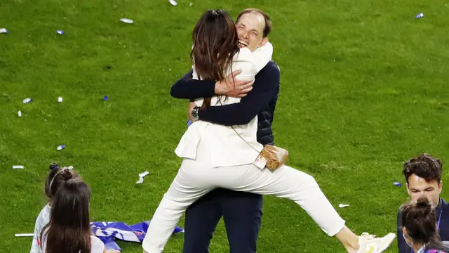 FOTO: Potret Kemesraan Keluarga Skuat Chelsea di Pesta Juara Liga Champions
