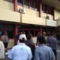 Suasana Mapolsek Bontoala saat dilakukan olah TKP (Liputan6.com/Eka Hakim)