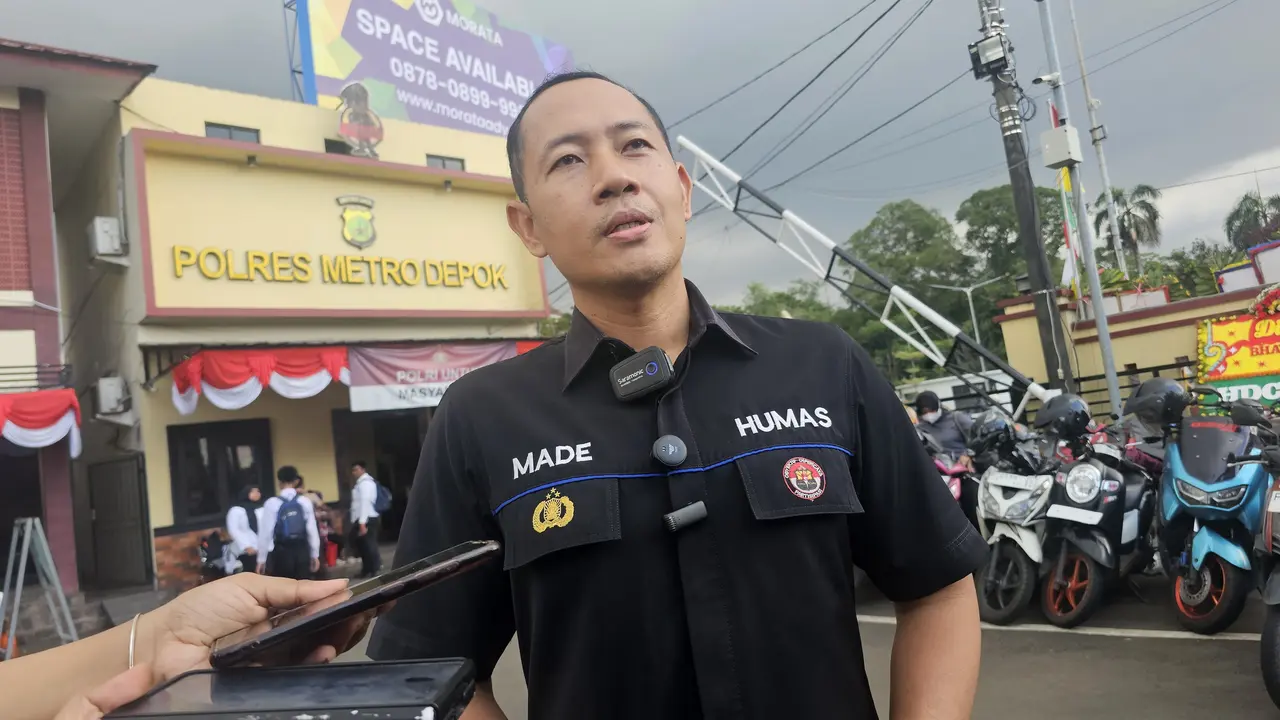 Kasi Humas Polres Metro Depok, AKP Made Budi saat ditemui di halaman Polres Metro Depok. (Liputan6.com/Dicky Agung Prihanto)