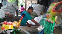 Cek Tren Terompet Tahun Baru 2018 di Kampung Ini