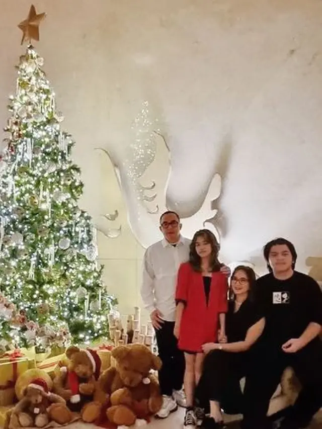 Novita Angie dan Sapto Haryo Rajasa