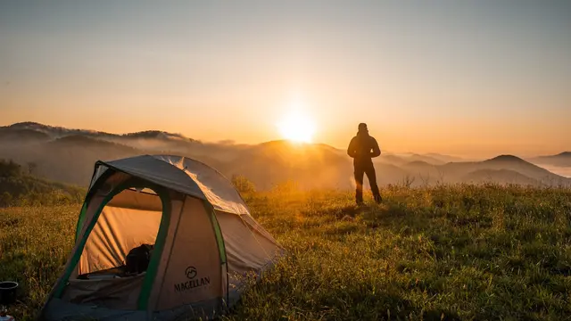 Ilustrasi sunrise, pagi, matahari terbit