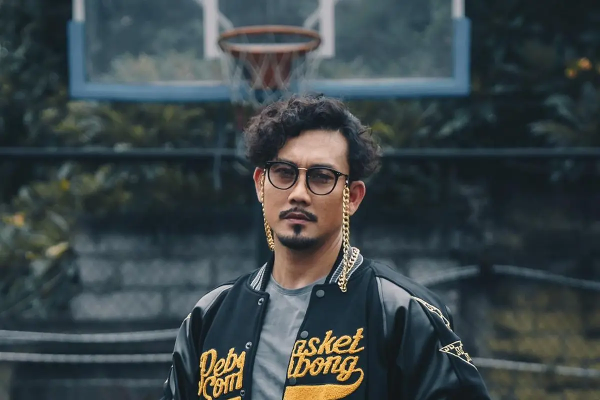 8 Potret Terbaru Denny Sumargo Usai Cukur Kumis dan Jenggot, Disebut Bak Oppa Korea