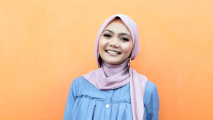 [Bintang] Intip Lagi 6 Video Cover Rina Nose Saat Mengenakan Hijab
