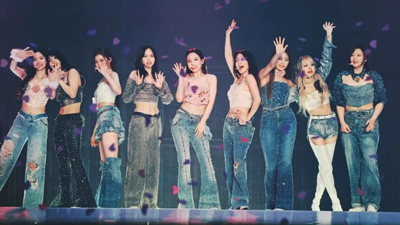 TWICE gelar konser pembuka World Tour READY TO BE