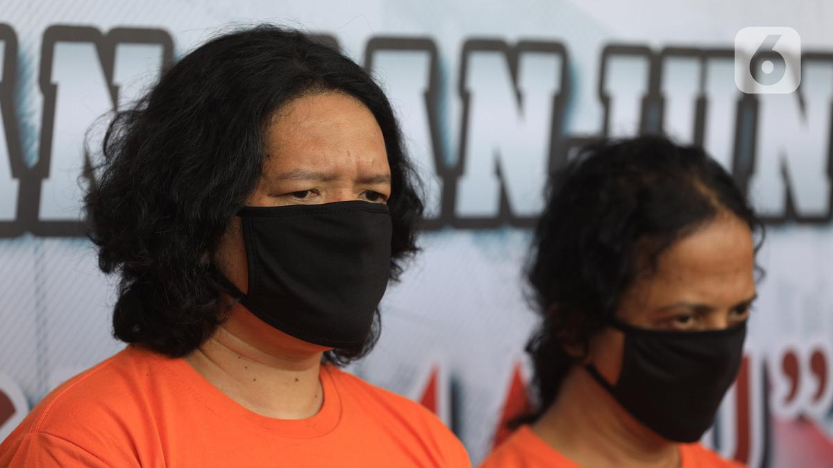 FOTO: Berbaju Tahanan, Ini Potret Anton Drummer J-Rocks yang Ditangkap ...