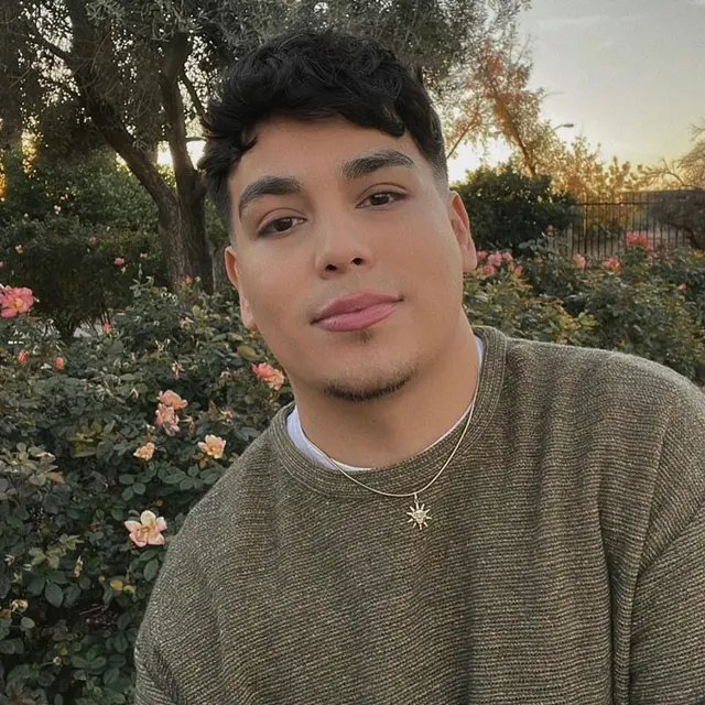 Pria Ini Ubah Wajahnya Bak Artis Ternama dengan Makeup, 7 Hasilnya Mirip Banget