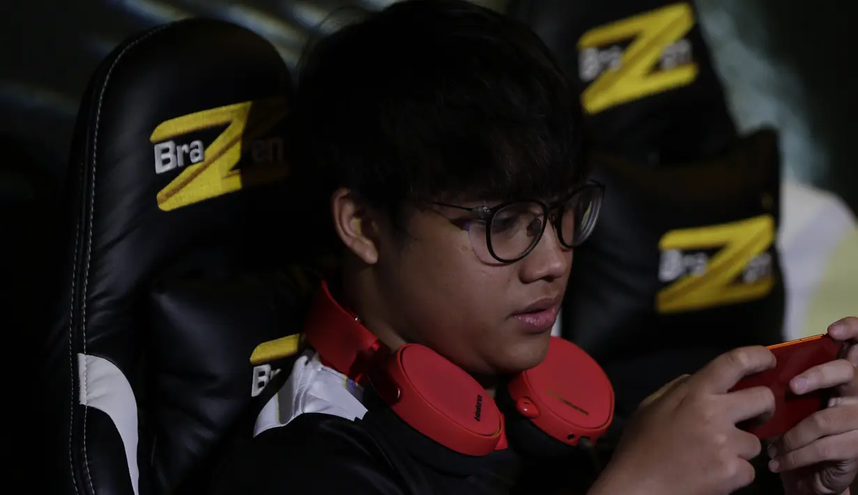 Tim Arena of Valor (AOV), GGWP, saat melawan SES pada laga The Battle of Youniverse di KLY Lounge, Jakarta, Jumat (7/12). GGWP berhasil mengalahkan SES. (Bola.com/Vitalis Yogi Trisna)