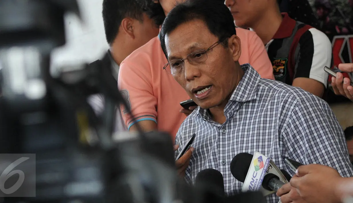 Direktur Tidak Pidana Ekonomi Khusus, Brigjen Victor E Simanjuntak menjawab pertanyaan wartawan di Bareskrim Polri, Jakarta, Senin (31/8/2015). Bareskrim Polri akan menggelar perkara kasus dugaan korupsi yang menyeret capim KPK. (Liputan6.com/Johan Tallo)