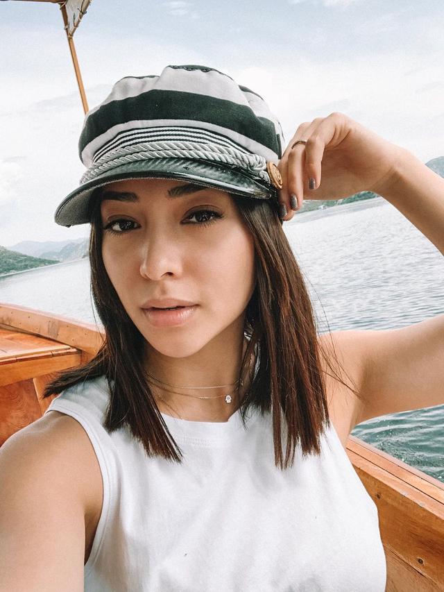 FOTO: Gaya Nikita Willy saat Pakai Topi, Tampil Memukau