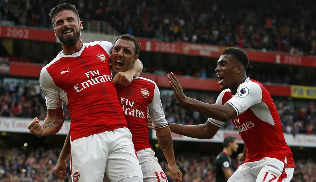 Pemain Arsenal merayakan gol yang dicetak Santi Cazorla ke gawang Southampton pada laga Premier League di Stadion Emirates, London, Inggris, Sabtu (10/9/2016). Arsenal menang 2-1 atas Southampton. (AFP/Adrian Dennis)