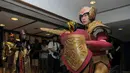 Salah satu pecinta cosplay beraksi di Balaikota DKI Jakarta, (10/10). (Liputan6.com/Herman Zakharia)