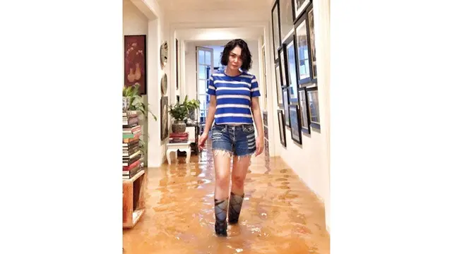 Potret 5 Seleb Berani Terjang Banjir, Ada yang Demi Berangkat Kerja