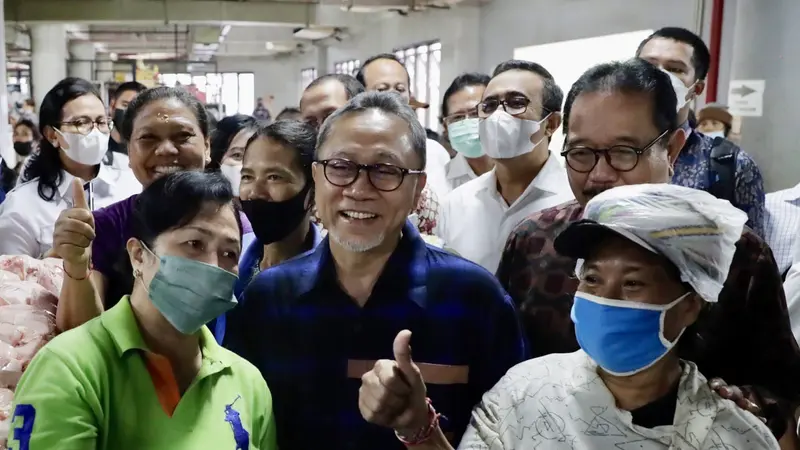 Mendag Zulkifli Hasan saat melakukan sidak ke pasar Badung di Bali, Rabu, (21/9/2022).