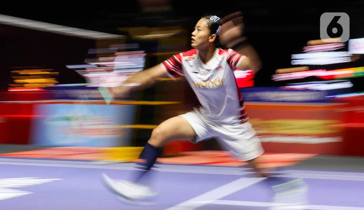 Laga antara Putri Kusuma Wardani melawan Akane Yamaguchi berlangsung cukup sengit. (Liputan6.com/Herman Zakharia)