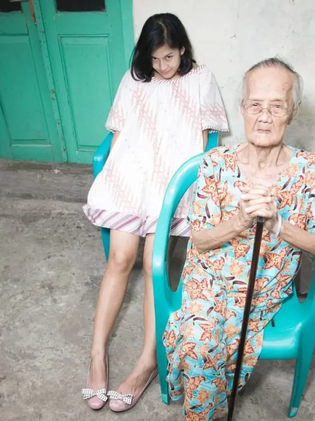 Potret Lawas Dian Sastrowardoyo Kenakan Batik dari Masa ke Masa, Tampil Cantik Alami dengan Bare Face