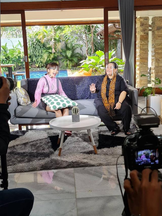 Mbak You dan Dinar Candy. (Foto: Instagram @mbakyou17)