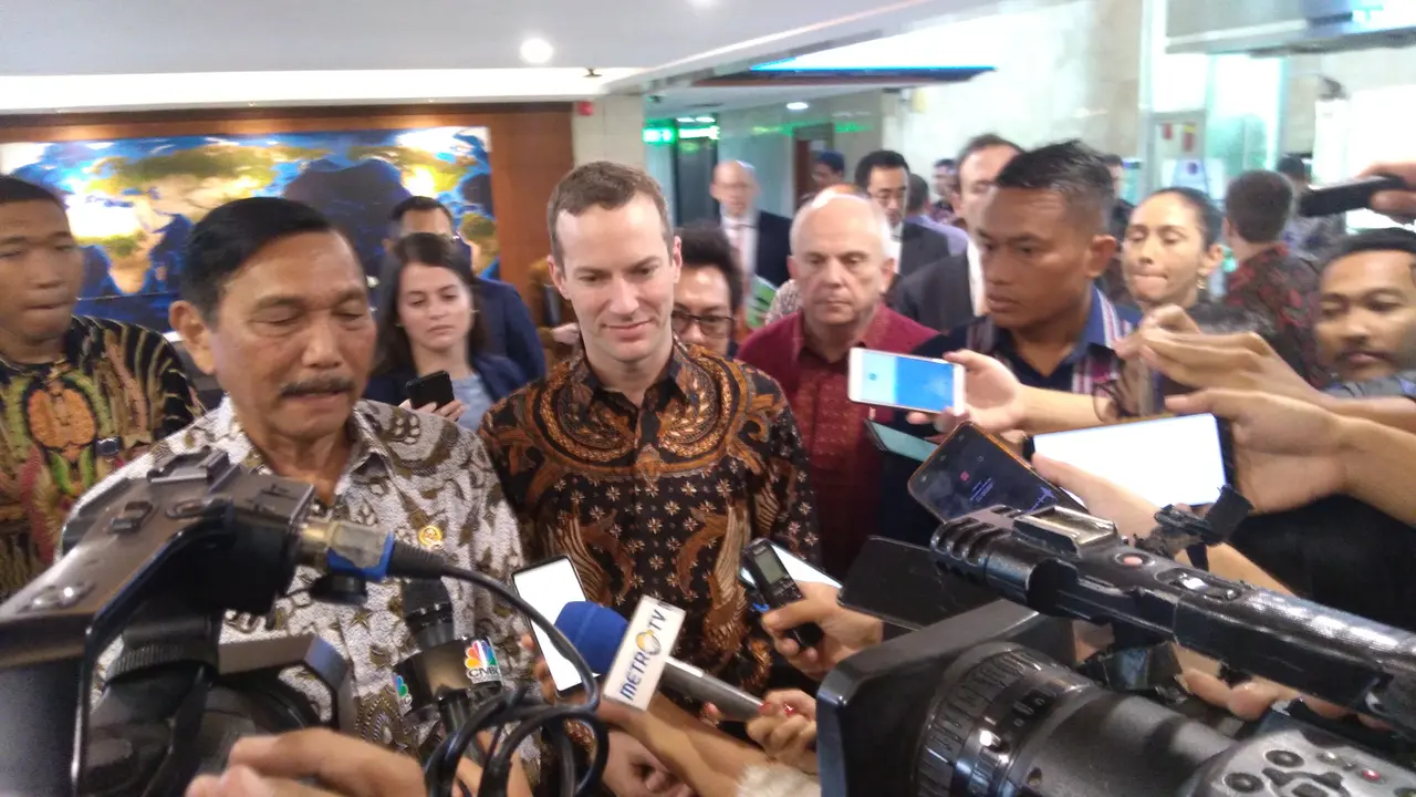 Menko Kemaritiman dan Investasi Luhut Pandjaitan dan CEO DFC David Boehler.