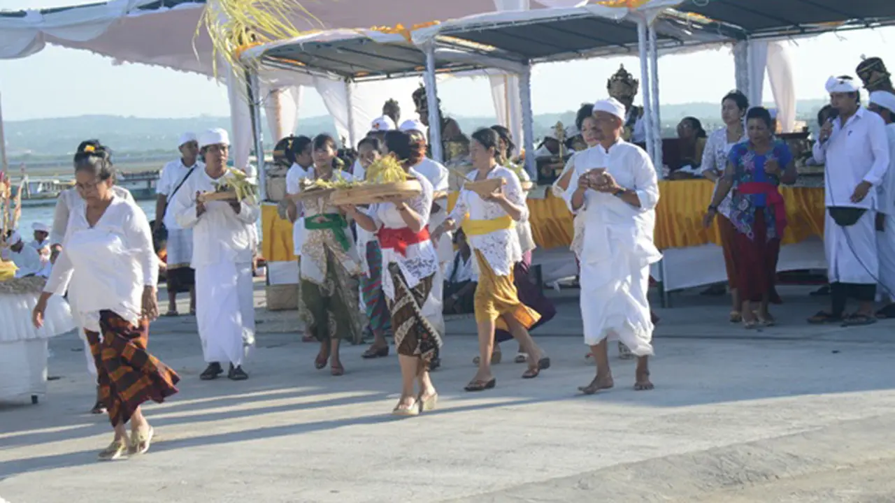 Pelindo III Adakan Ritual Melaspas di Pelabuhan Benoa 