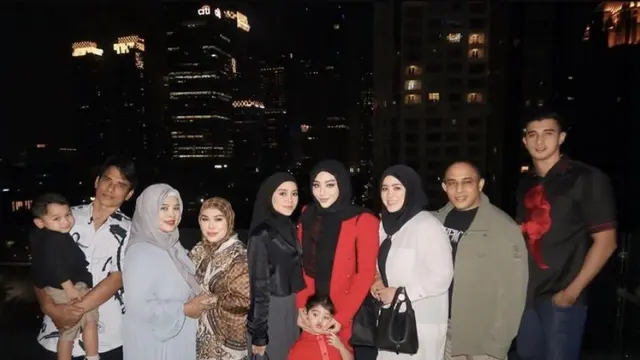 Margin Istri Ali Syakieb saat Dinner Ulang Tahun ke-24. [@marginw]